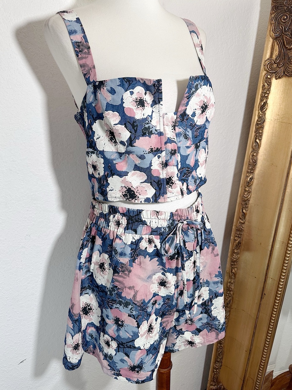 12th Tribe 2 Piece Set Crop Tank Top & Shorts Floral Print Size Large